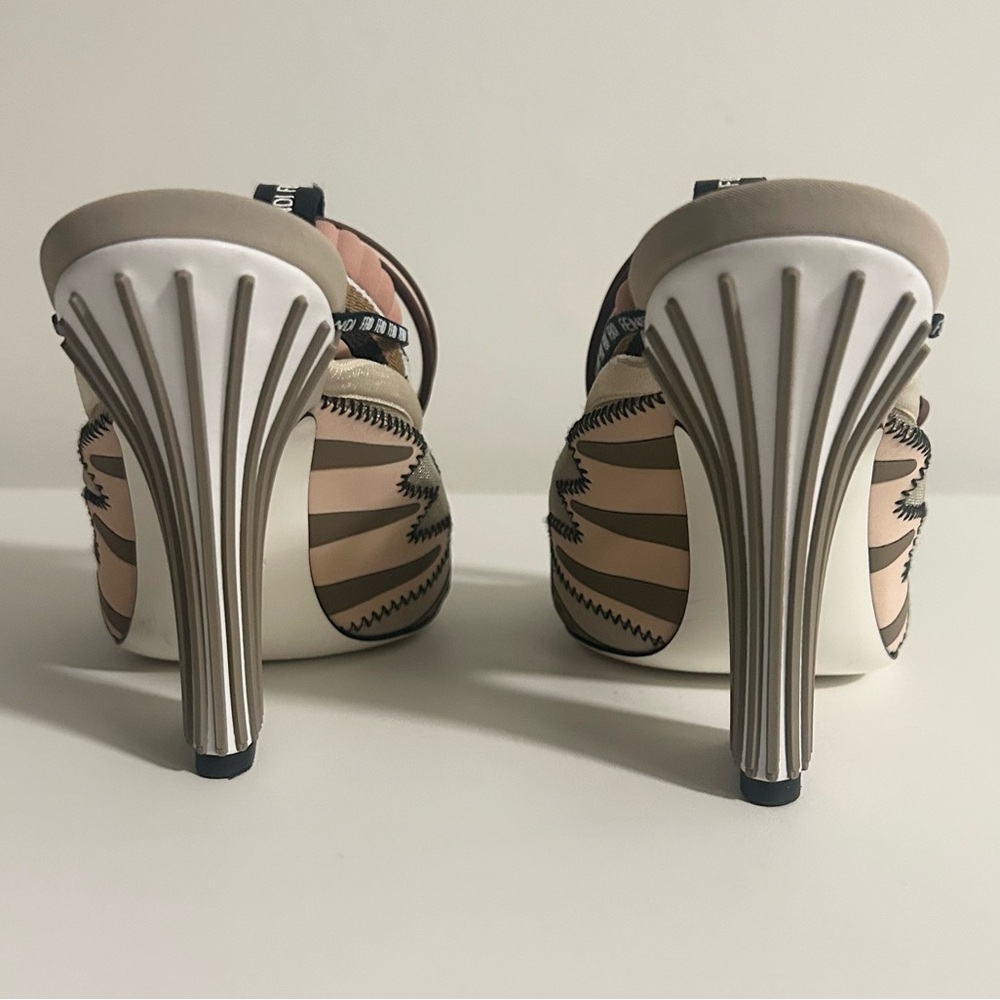 Beautiful Authentic Fendi Neoprene FFreedom Open Toe Sandals. Lightly Worn - Picture 5 of 12